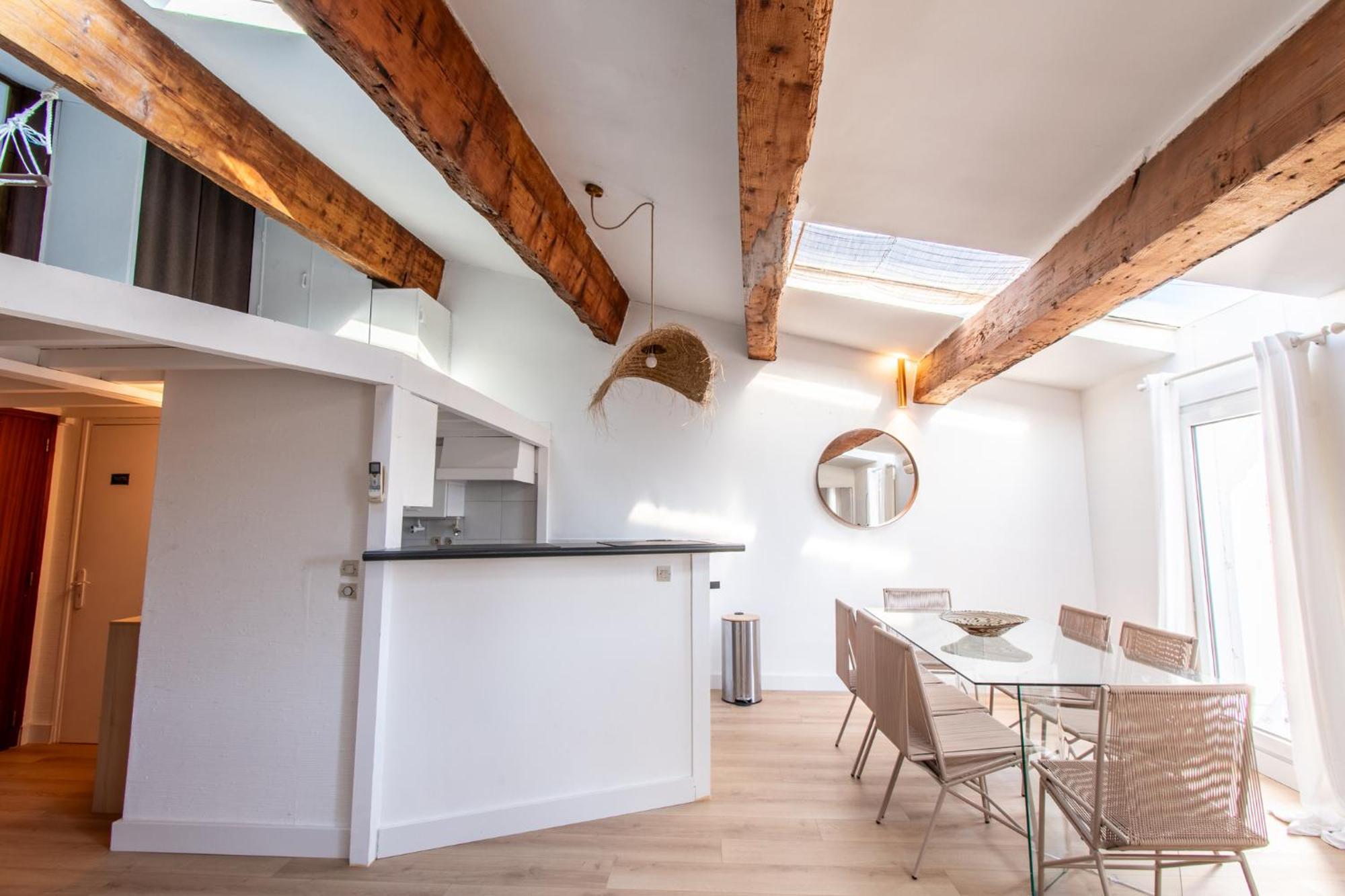 Appartement Vue Quai - Proche De La Gare & Des Halles De - 3eme Etage Sans Ascenseur